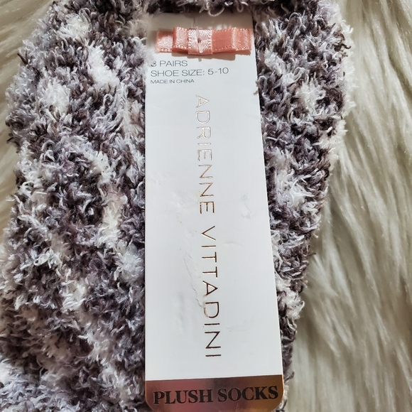 🦋5/$25 Adrienne Vittadini plush socks - Picture 4 of 5
